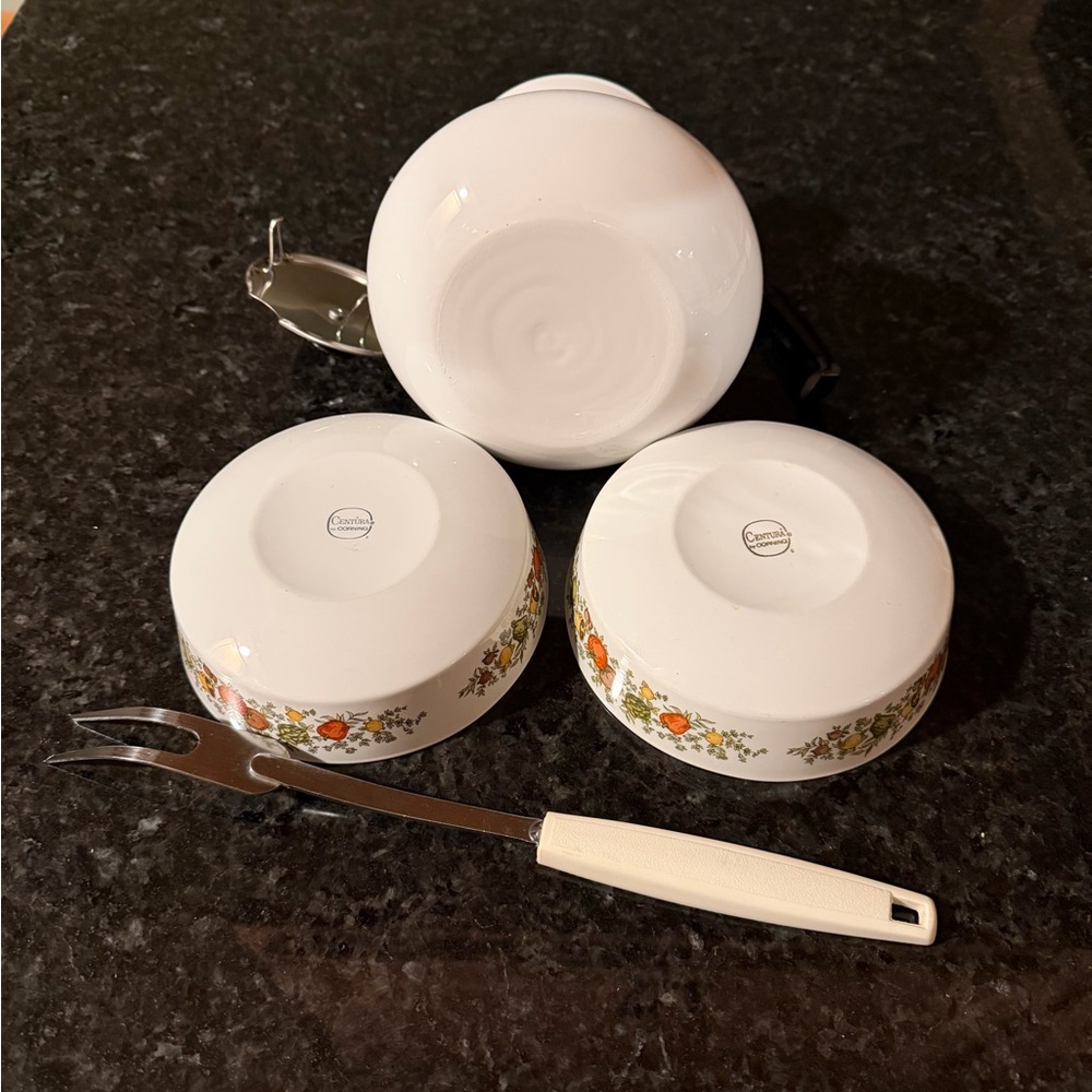 Corningware “Spice of Life” Pattern Teapot, Bowls & Fork - Picture 7 of 9